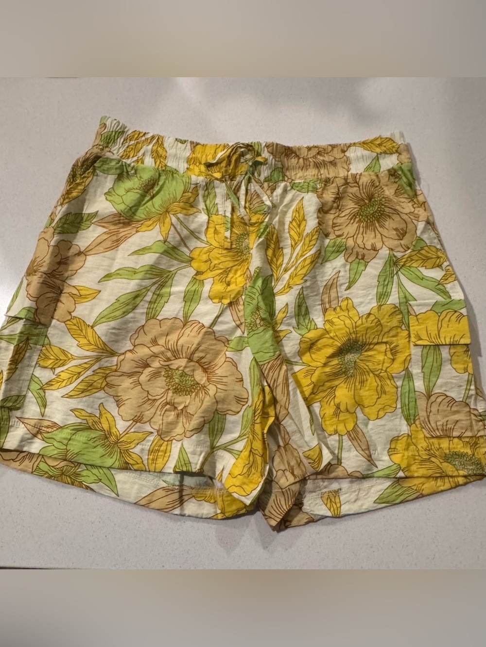 NWT Floral Print Drawstring Shorts Yellow Green Women’s Summer Resort Size L - Picture 3 of 3